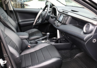 Подержанный автомобиль Toyota RAV4 2018 года (11 фото)