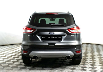 Подержанный автомобиль Ford Kuga 2015 года (4 фото)