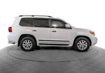 Подержанный автомобиль Toyota Land Cruiser Suv 2014 года (4 фото)
