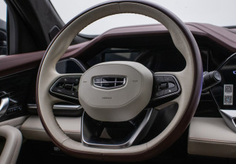 Подержанный автомобиль Geely Monjaro 2023 года (14 фото)
