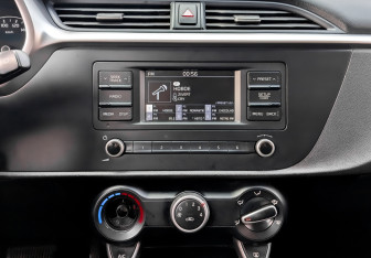 Подержанный автомобиль Kia Rio Hatchback 2021 года (15 фото)