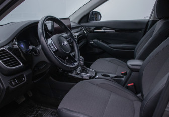 Подержанный автомобиль Kia Seltos 2021 года (10 фото)