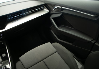 Подержанный автомобиль Audi A3 Hatchback 2021 года (25 фото)