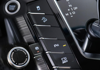 Подержанный автомобиль Geely Atlas Pro 2023 года (16 фото)