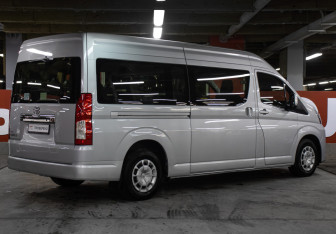Подержанный автомобиль Toyota HiAce 2021 года (5 фото)