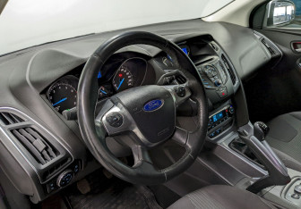 Подержанный автомобиль Ford Focus Sedan 2012 года (13 фото)