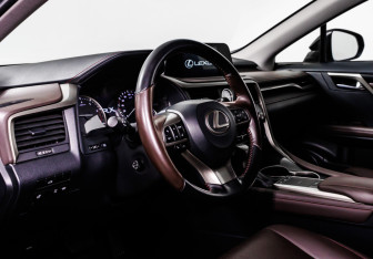 Подержанный автомобиль Lexus RX 2019 года (12 фото)
