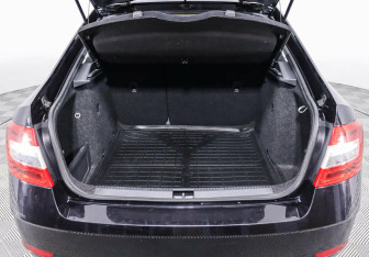 Подержанный автомобиль Skoda Octavia Liftback 2017 года (14 фото)