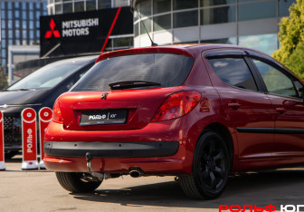 Подержанный автомобиль Peugeot 207 Hatchback 2008 года (16 фото)
