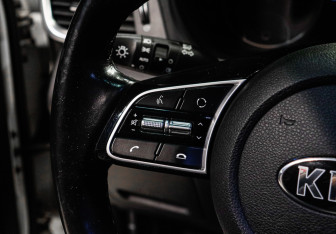 Подержанный автомобиль Kia Optima Wagon 2019 года (32 фото)