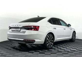 Подержанный автомобиль Skoda Superb Liftback 2024 года (5 фото)