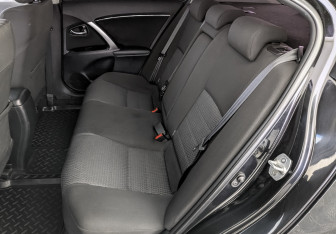 Подержанный автомобиль Toyota Avensis Sedan 2012 года (18 фото)