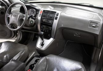 Подержанный автомобиль Hyundai Tucson 2005 года (11 фото)