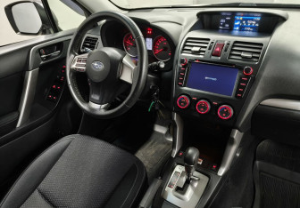 Подержанный автомобиль Subaru Forester Suv 2014 года (10 фото)