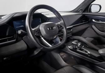 Подержанный автомобиль Geely Monjaro 2024 года (14 фото)