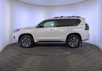 Подержанный автомобиль Toyota Land Cruiser Prado 2021 года (8 фото)