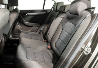 Подержанный автомобиль Volkswagen Passat Sedan 2011 года (11 фото)