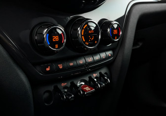 Подержанный автомобиль MINI Countryman 2020 года (25 фото)