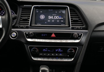 Подержанный автомобиль Hyundai Sonata 2018 года (12 фото)