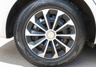 Подержанный автомобиль Chevrolet Aveo Sedan 2013 года (20 фото)