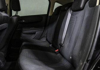 Подержанный автомобиль Citroen C4 Hatchback 2009 года (13 фото)