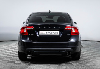 Подержанный автомобиль Volvo S60 2012 года (6 фото)