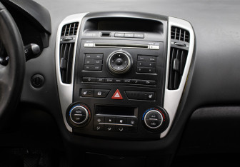 Подержанный автомобиль Kia Ceed Hatchback 2010 года (15 фото)