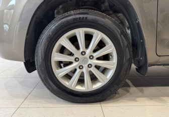 Подержанный автомобиль Toyota RAV4 2011 года (18 фото)