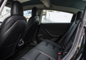 Подержанный автомобиль Tesla Model 3 2022 года (15 фото)