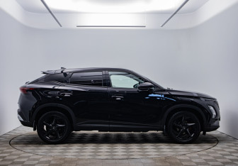 Подержанный автомобиль Omoda C5 2023 года (4 фото)