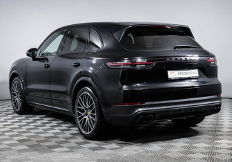 Подержанный автомобиль Porsche Cayenne 2019 года (7 фото)
