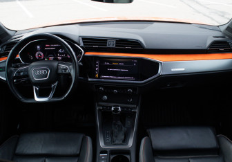 Подержанный автомобиль Audi Q3 2019 года (13 фото)
