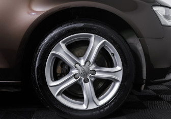 Подержанный автомобиль Audi A4 Sedan 2014 года (22 фото)