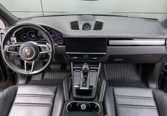 Подержанный автомобиль Porsche Cayenne 2022 года (14 фото)