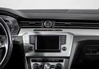 Подержанный автомобиль Volkswagen Passat Sedan 2017 года (13 фото)