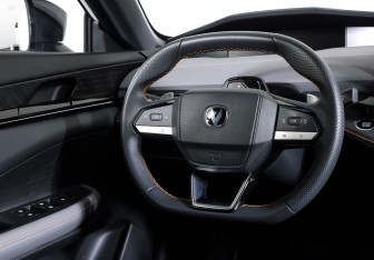 Подержанный автомобиль Changan UNI-V 2023 года (16 фото)