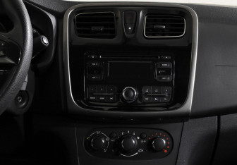 Подержанный автомобиль Renault Logan Sedan 2016 года (12 фото)