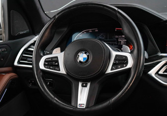 Подержанный автомобиль BMW X7 2021 года (20 фото)