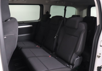 Подержанный автомобиль Peugeot Traveller 2022 года (10 фото)