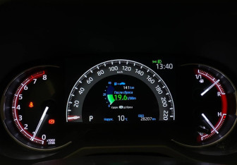 Подержанный автомобиль Toyota RAV4 2021 года (19 фото)