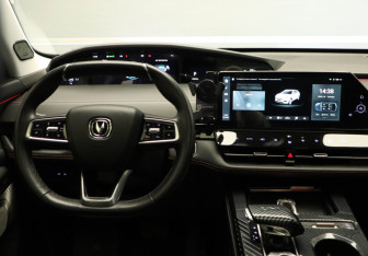 Подержанный автомобиль Changan UNI-K 2023 года (19 фото)