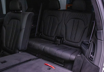 Подержанный автомобиль BMW X7 2022 года (12 фото)