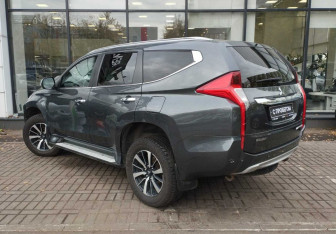 Подержанный автомобиль Mitsubishi Pajero Sport 2019 года (6 фото)