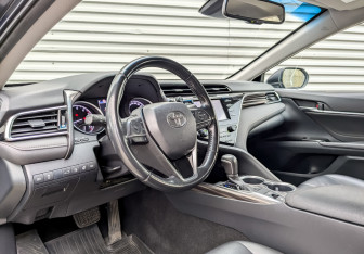 Подержанный автомобиль Toyota Camry Sedan 2018 года (16 фото)