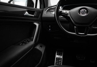 Подержанный автомобиль Volkswagen Tiguan 2019 года (15 фото)