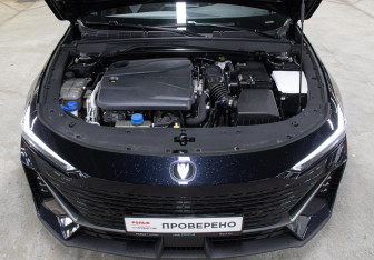 Подержанный автомобиль Changan UNI-V 2023 года (9 фото)