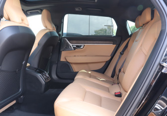 Подержанный автомобиль Volvo S90 2021 года (10 фото)