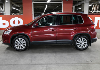 Подержанный автомобиль Volkswagen Tiguan 2009 года (8 фото)