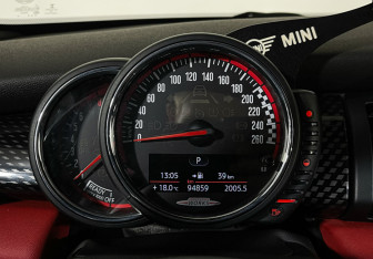 Подержанный автомобиль MINI Hatch 2016 года (11 фото)