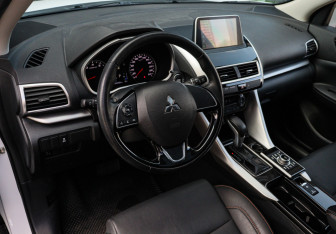 Подержанный автомобиль Mitsubishi Eclipse Cross 2022 года (12 фото)